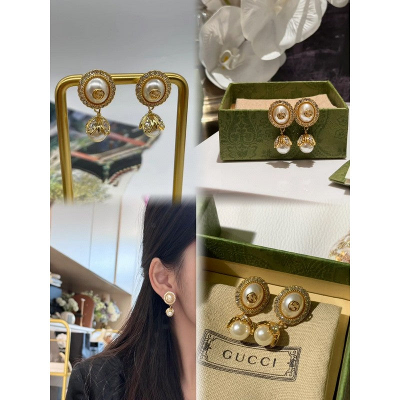Gucci Double Flower Pearl 18K Gold Earrings product image 11, provided for visual reference and product detail review