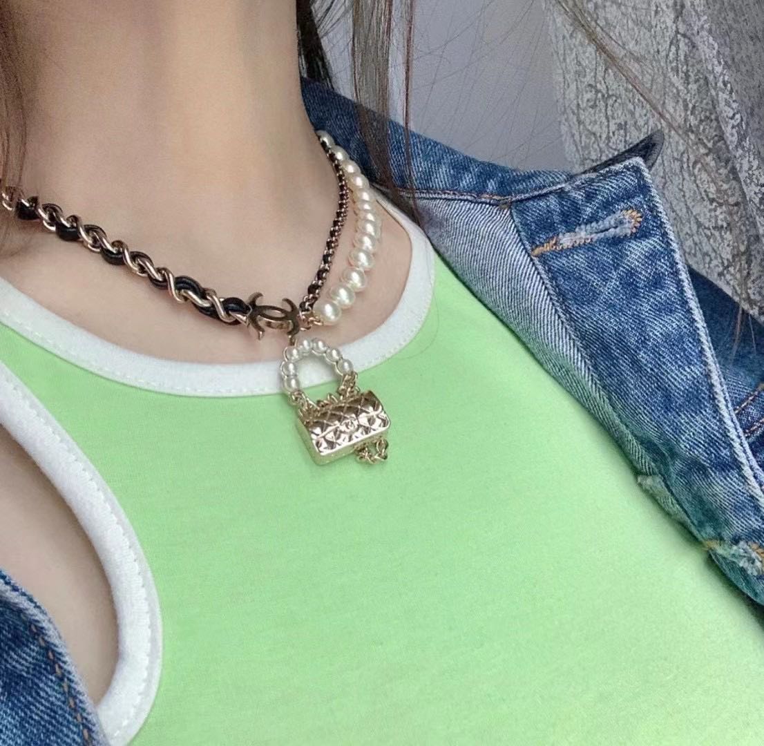 Chanel Pearl Leather Bag Pendant 18K Gold Necklace product image 7, provided for visual reference and product detail review