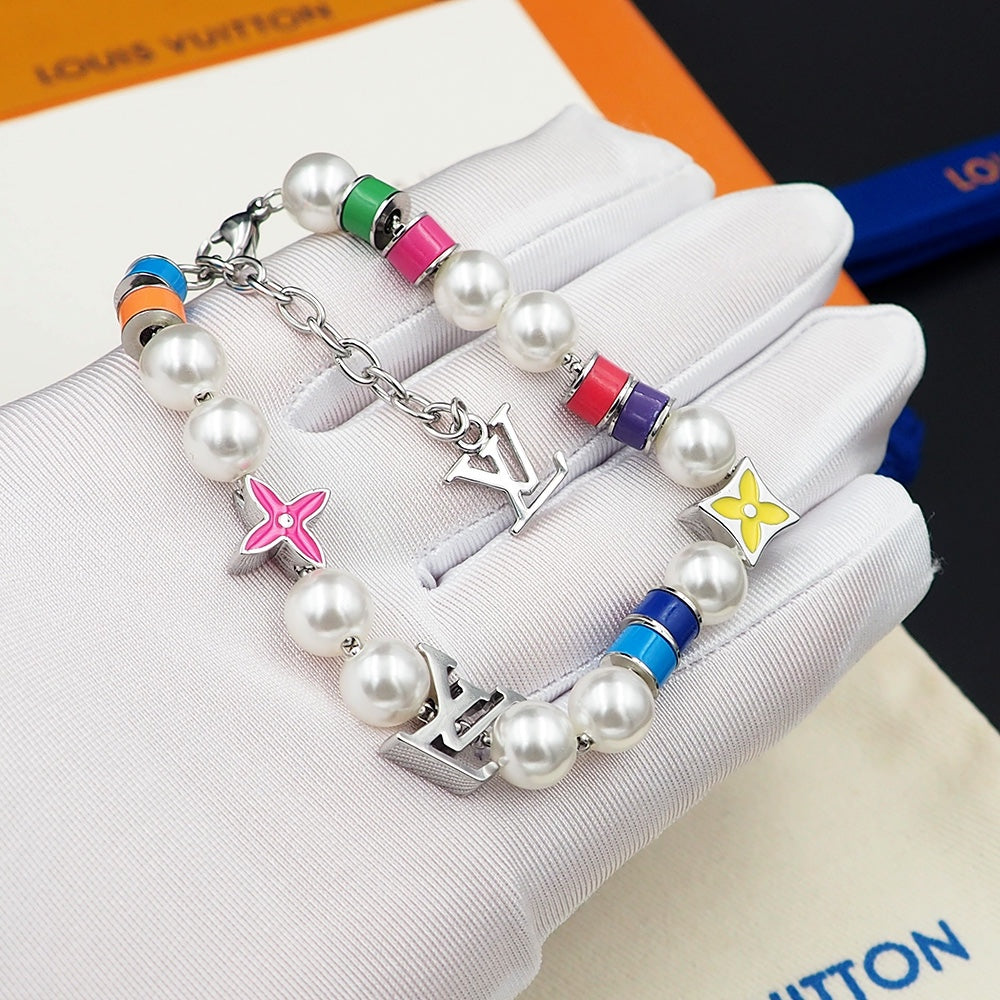 Louis Vuitton MNG Pearls Party 18K Gold Bracelet product image 8, provided for visual reference and product detail review
