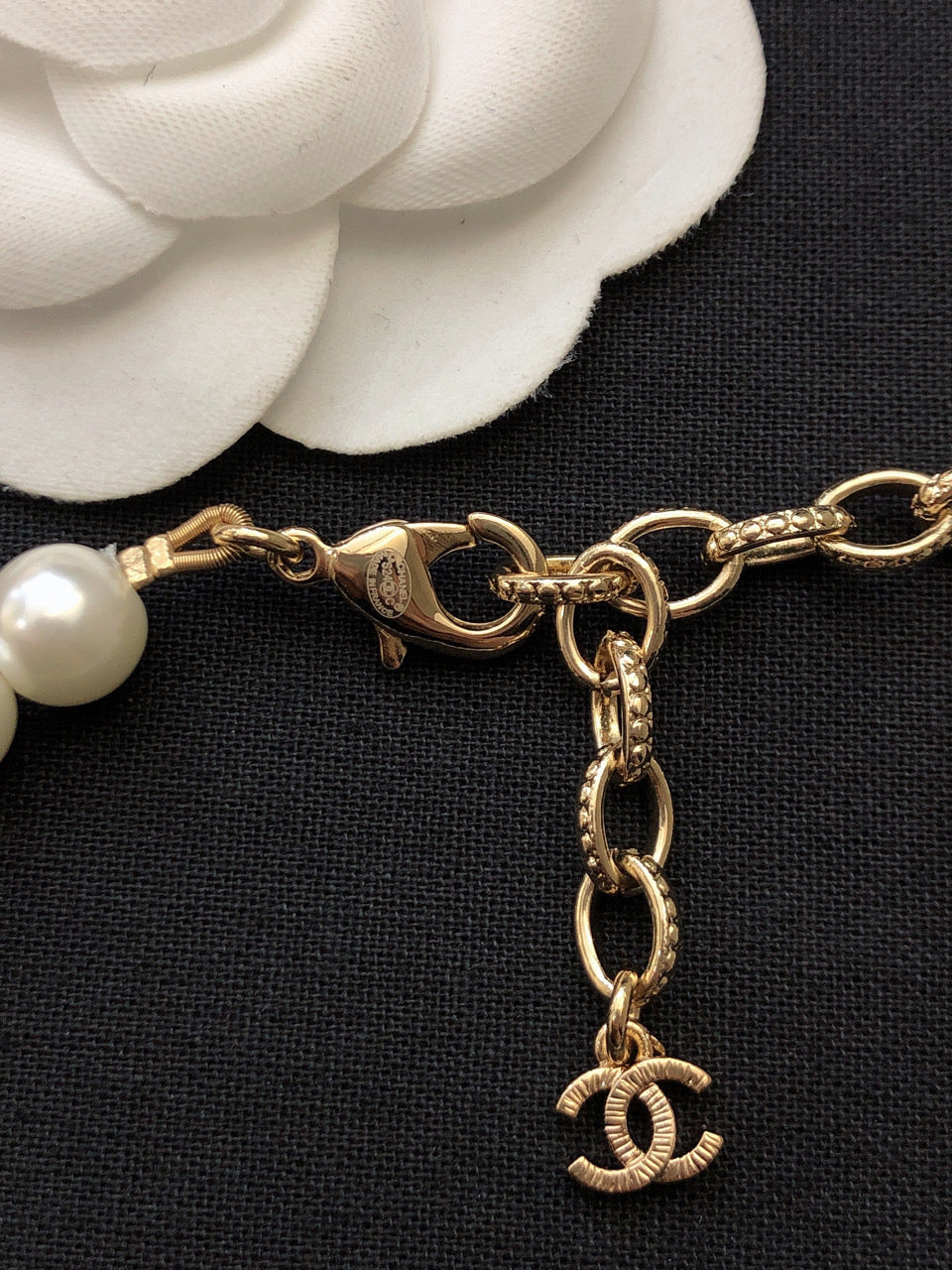 Chanel Script Pearls Chain 18K Gold Necklace product image 4, provided for visual reference and product detail review