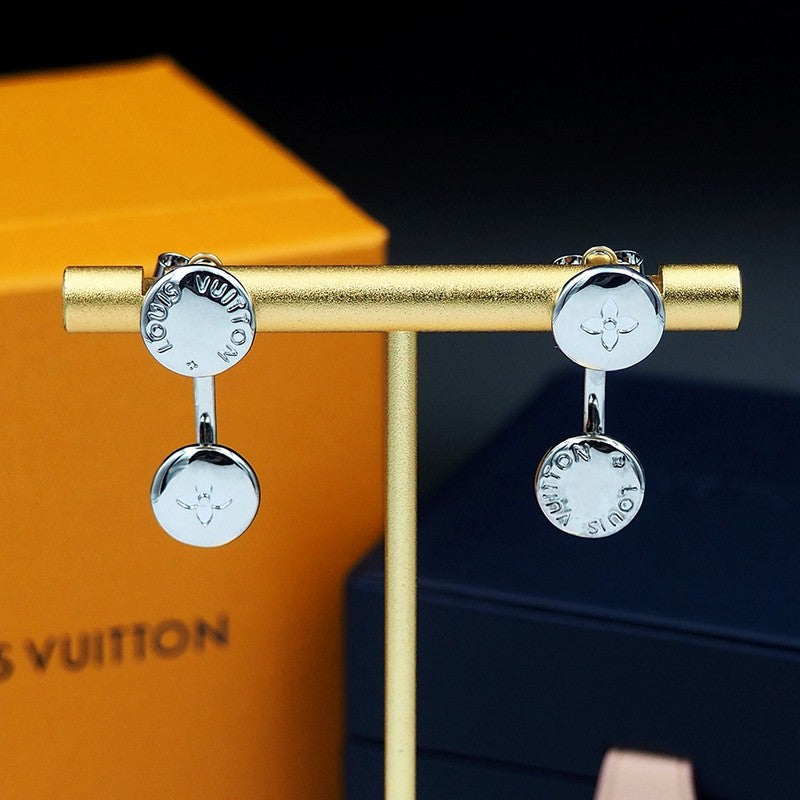 Louis Vuitton Studs 18K Gold Earrings product image 7, provided for visual reference and product detail review