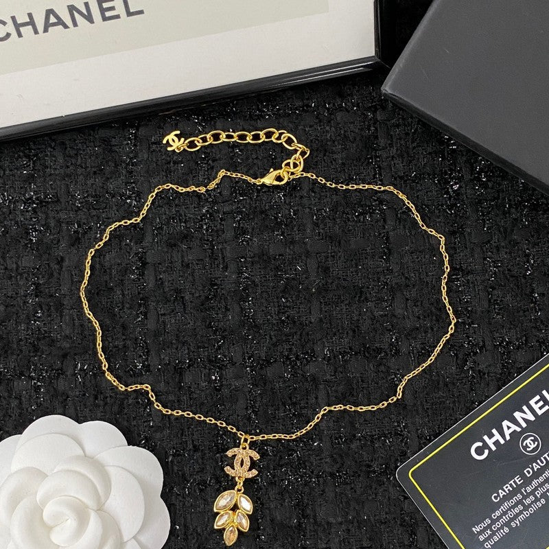 Chanel Flower Crystal 18K Gold Necklace product image 1, provided for visual reference and product detail review