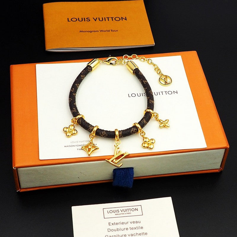 Louis Vuitton Blooming 18K Gold Bracelet product image 5, provided for visual reference and product detail review