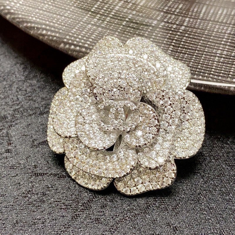 Chanel Full Diamond Camellia 18K Gold Brooch product image 7, provided for visual reference and product detail review