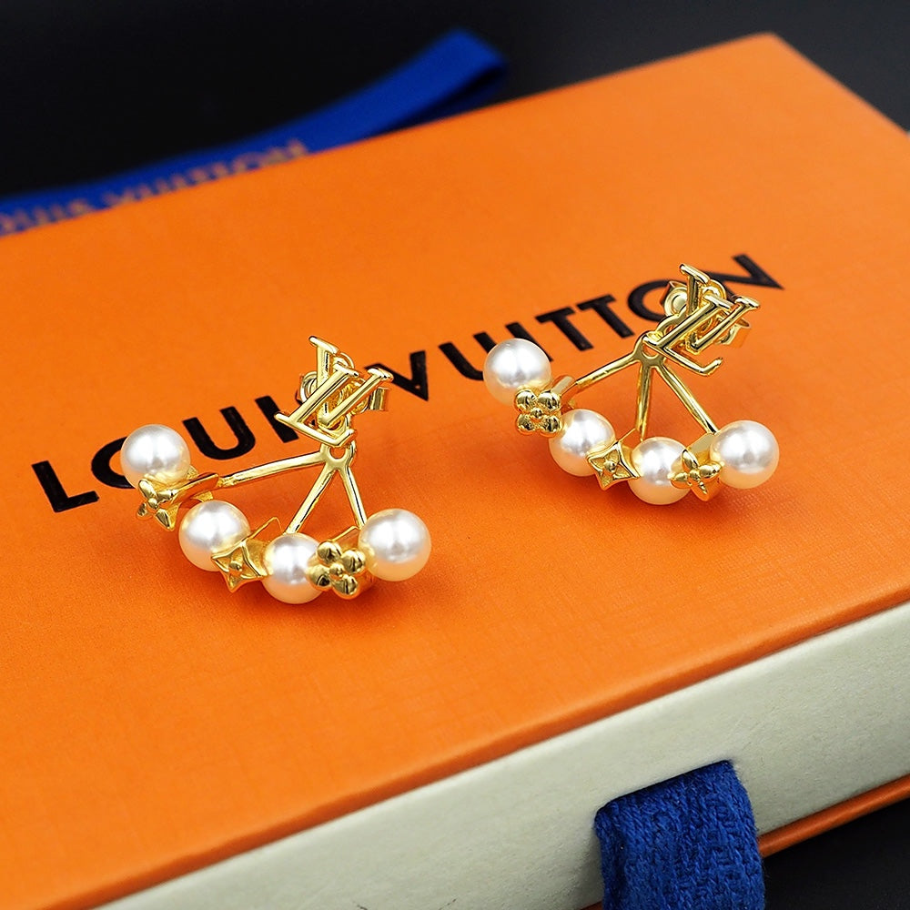 Louis Vuitton Monogram Pearls 18K Gold Earrings product image 8, provided for visual reference and product detail review