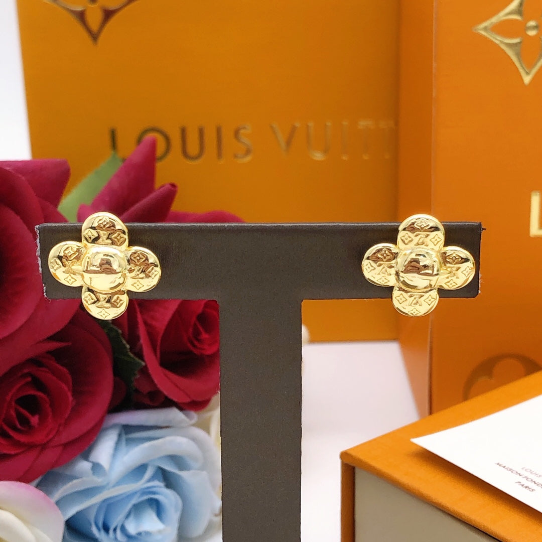 Louis Vuitton Vivienne 18K Gold Earrings product image 8, provided for visual reference and product detail review