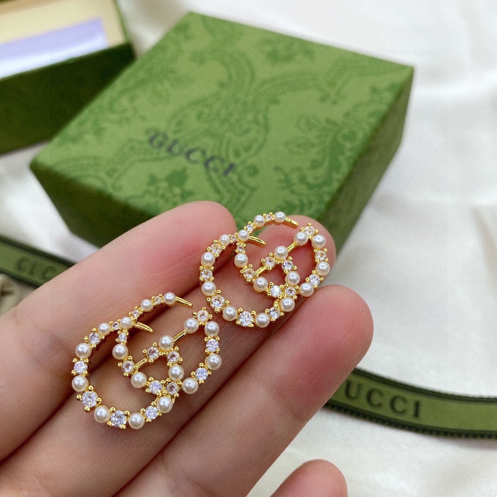 Gucci Double Pearls 18K Gold Earrings product image 7, provided for visual reference and product detail review