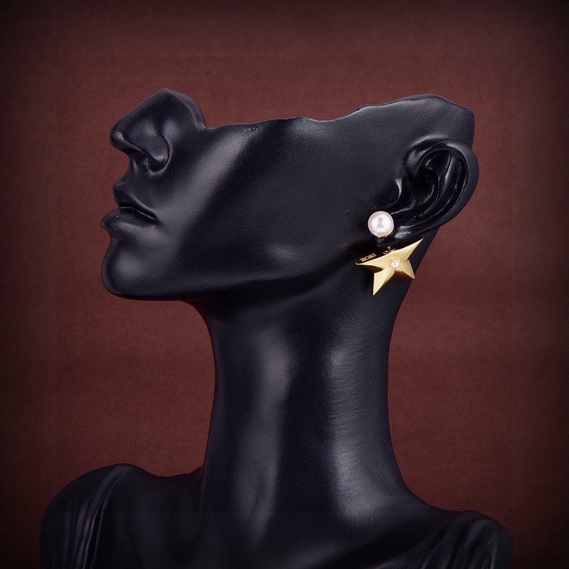 Dior Tribales Star 18K Gold Earrings product image 3, provided for visual reference and product detail review