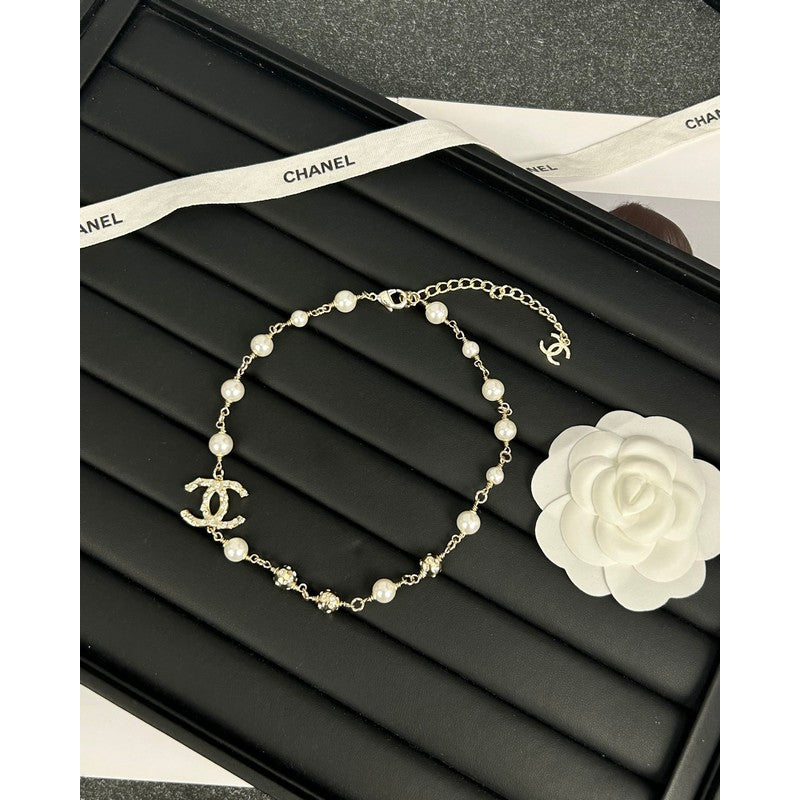 Chanel White Pearls 18K Gold Necklace product image 8, provided for visual reference and product detail review