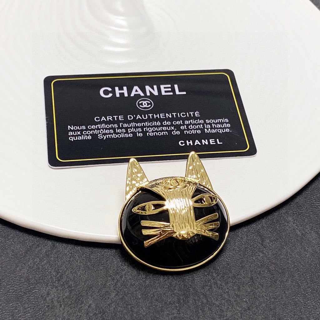Chanel Cat 18K Gold Brooch product image 8, provided for visual reference and product detail review