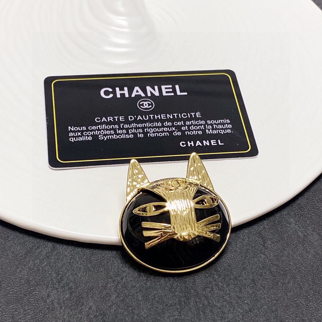 Chanel Cat 18K Gold Brooch product image 8, provided for visual reference and product detail review