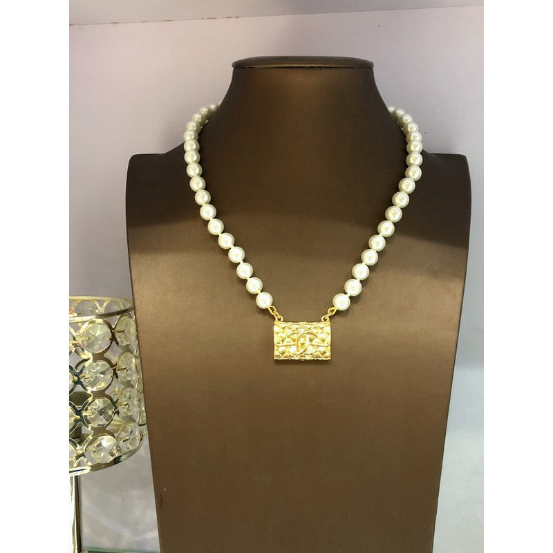 Chanel Pearl Bag Pendant 18K Gold Necklace product image 3, provided for visual reference and product detail review