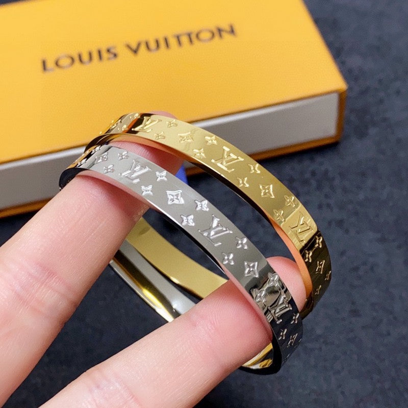 Louis Vuitton Vintage Gold 18K Gold Bracelet product image 8, provided for visual reference and product detail review