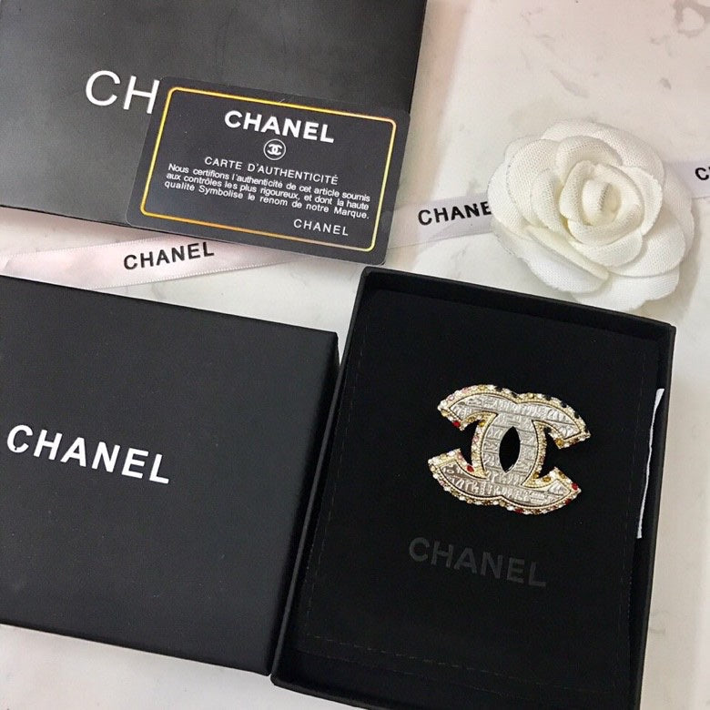 Chanel Diamonds 18K Gold Brooch product image 8, provided for visual reference and product detail review