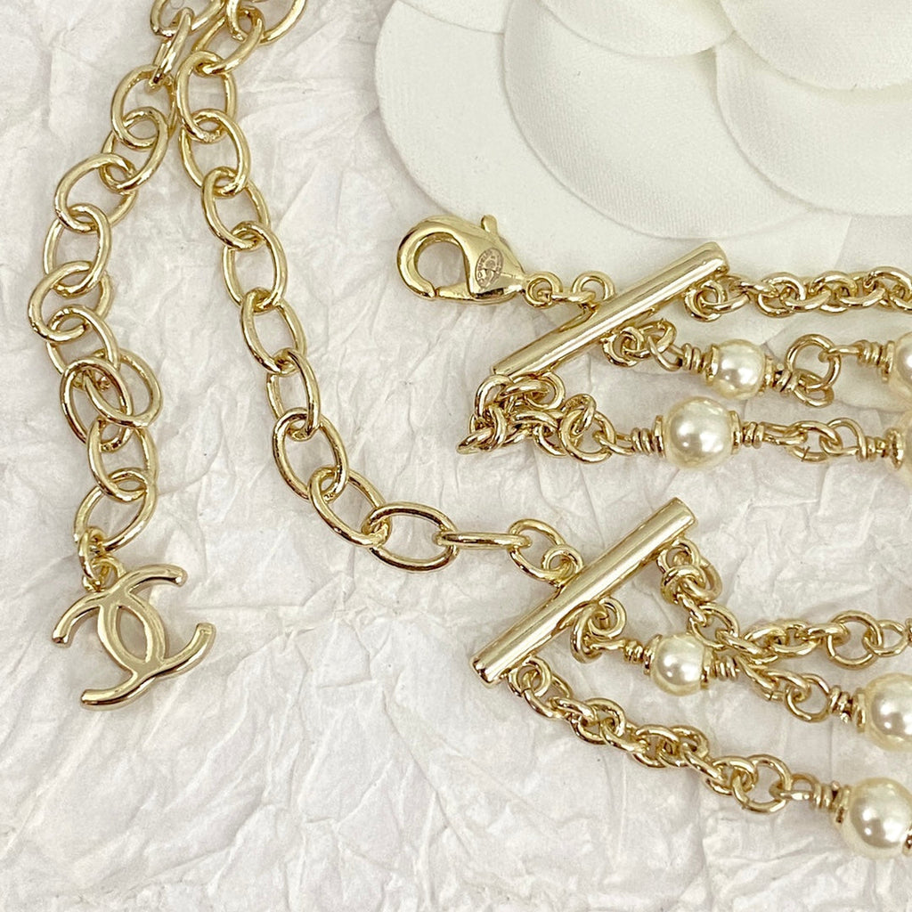 Chanel Camellia Choker 18K Gold Necklace product image 6, provided for visual reference and product detail review
