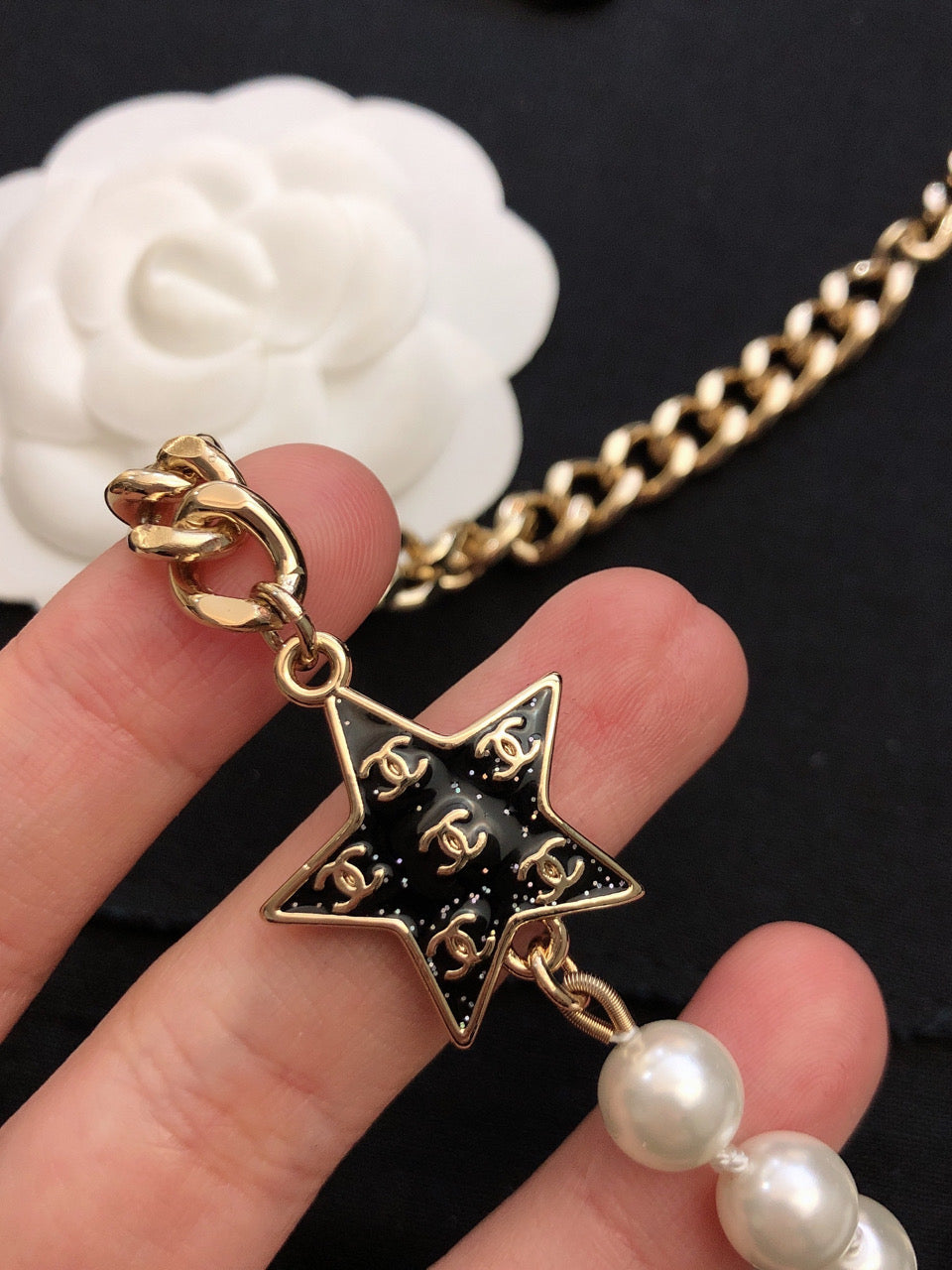 Chanel Star Pearls 18K Gold Necklace product image 8, provided for visual reference and product detail review