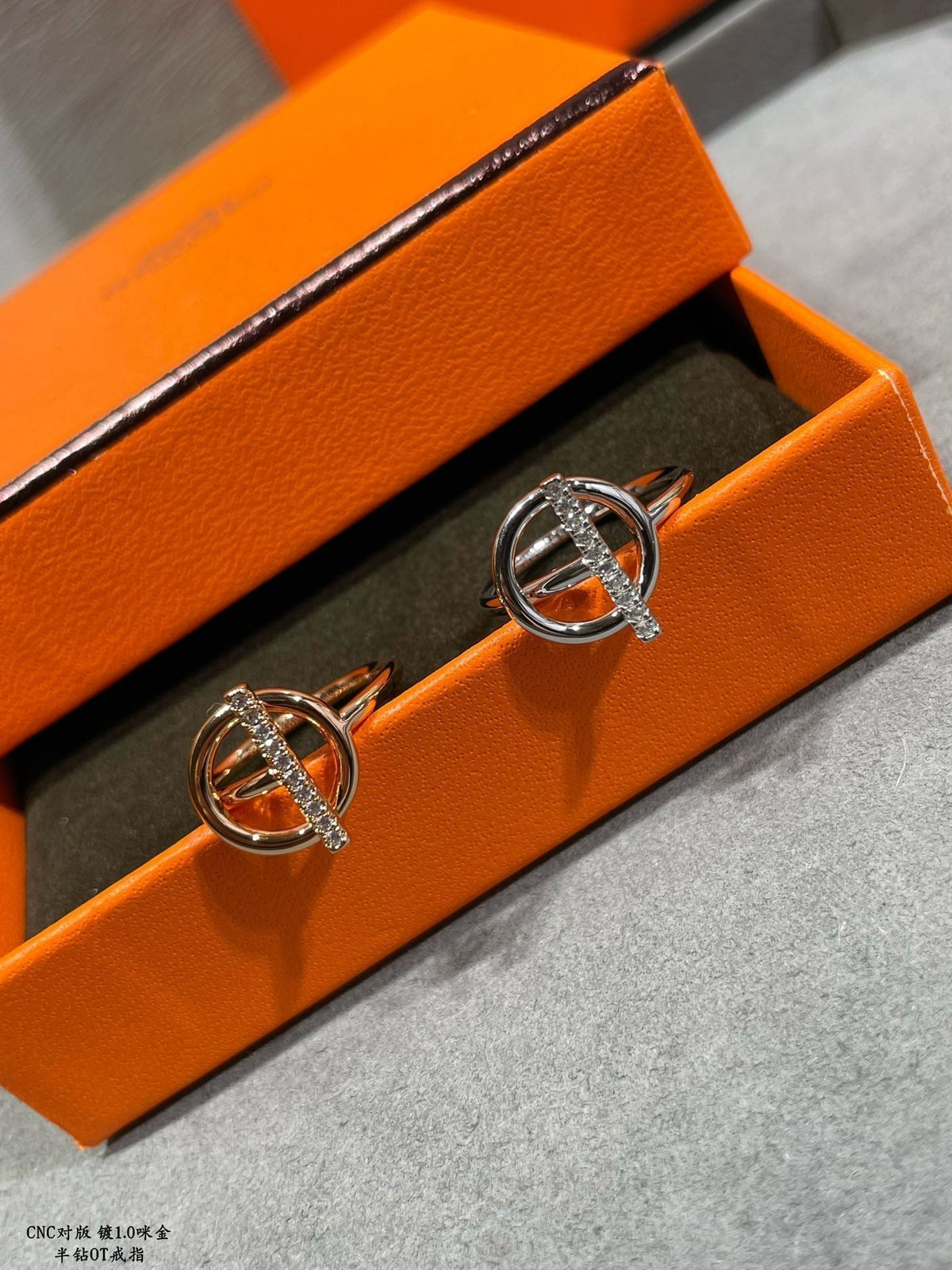 Hermes Echappee Diamond 18K Gold Ring product image 7, provided for visual reference and product detail review