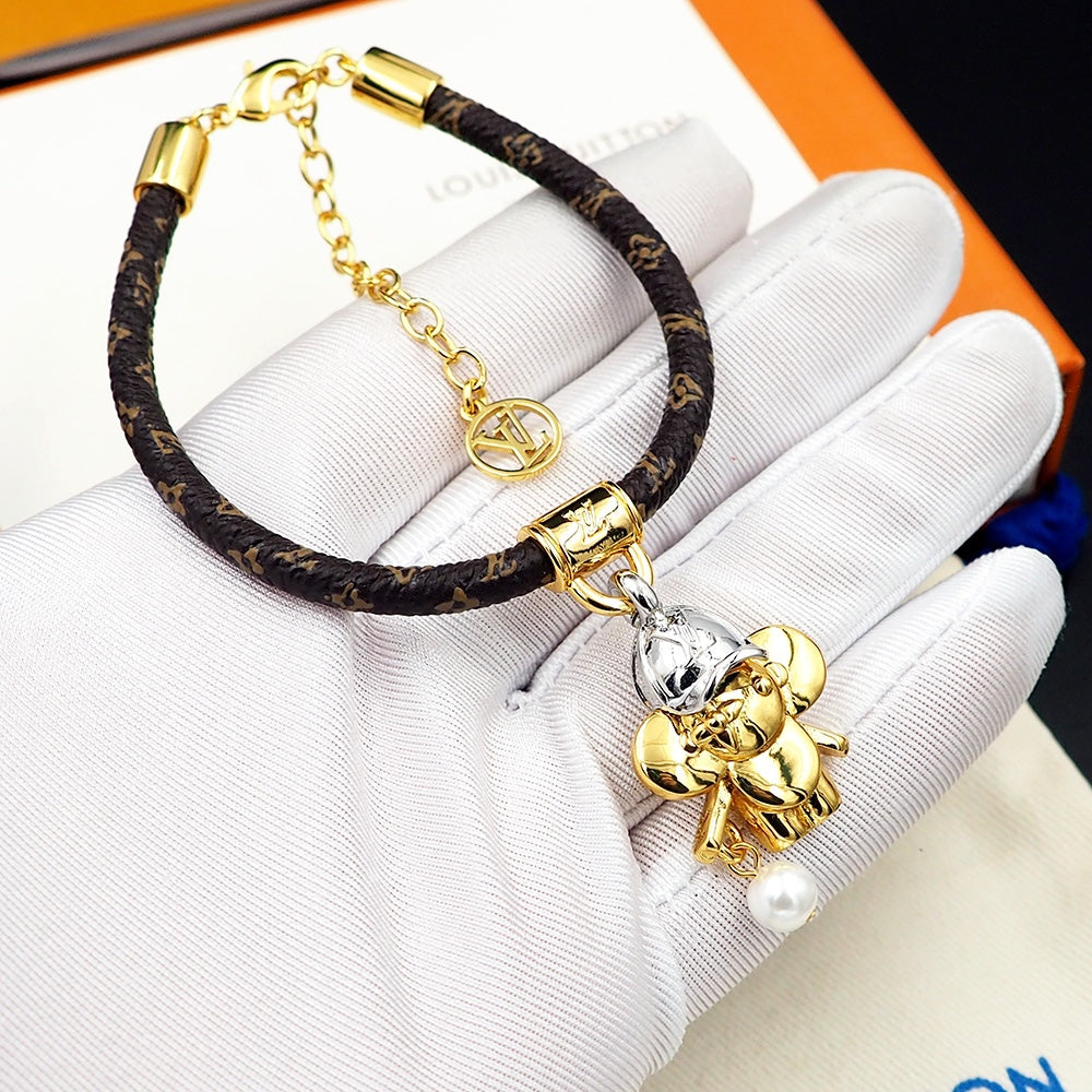 Louis Vuitton Vivienne Pearls 18K Gold Bracelet product image 10, provided for visual reference and product detail review