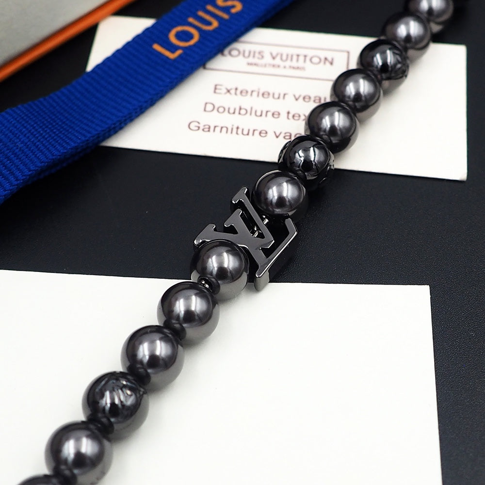 Louis Vuitton Monogram Pearls 18K Gold Bracelet product image 8, provided for visual reference and product detail review