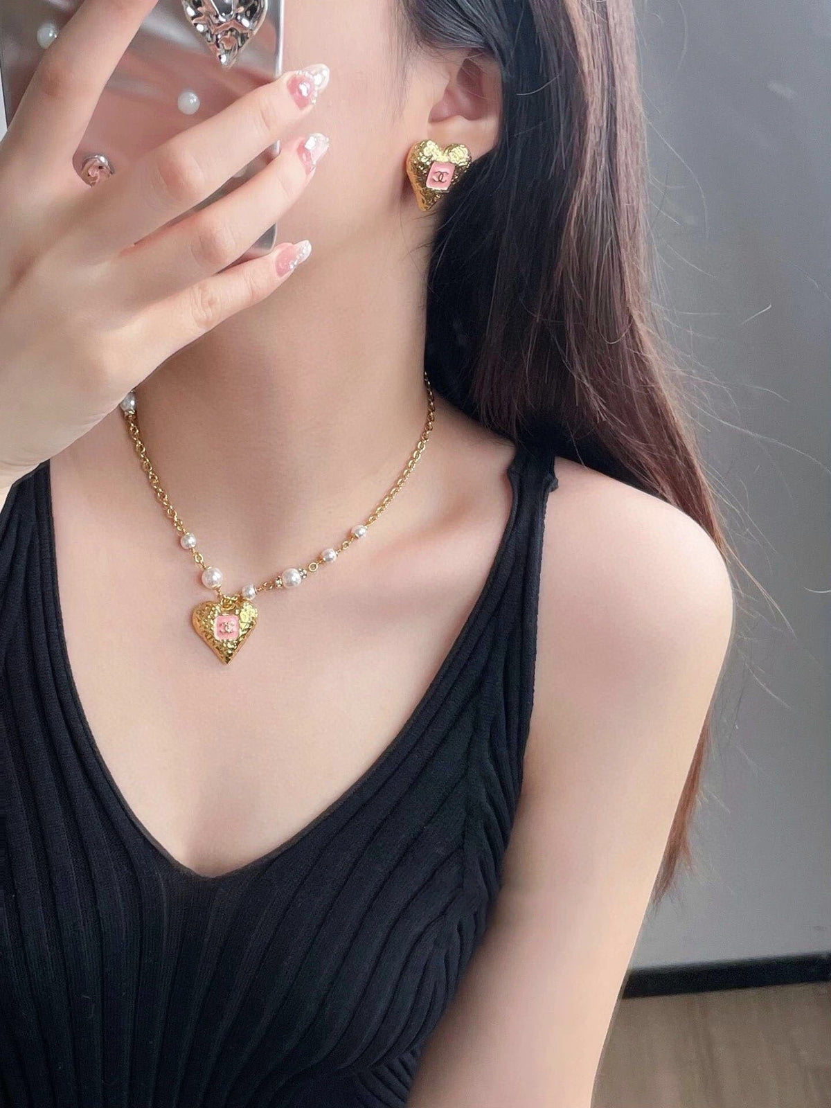 Chanel Pearls Chain 18K Gold Necklace product image 5, provided for visual reference and product detail review