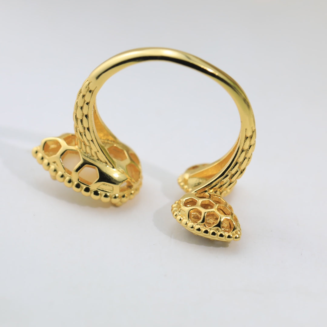 Serpent Boh ̈ ̈me Diamonds 18K Gold Ring product image 14, provided for visual reference and product detail review