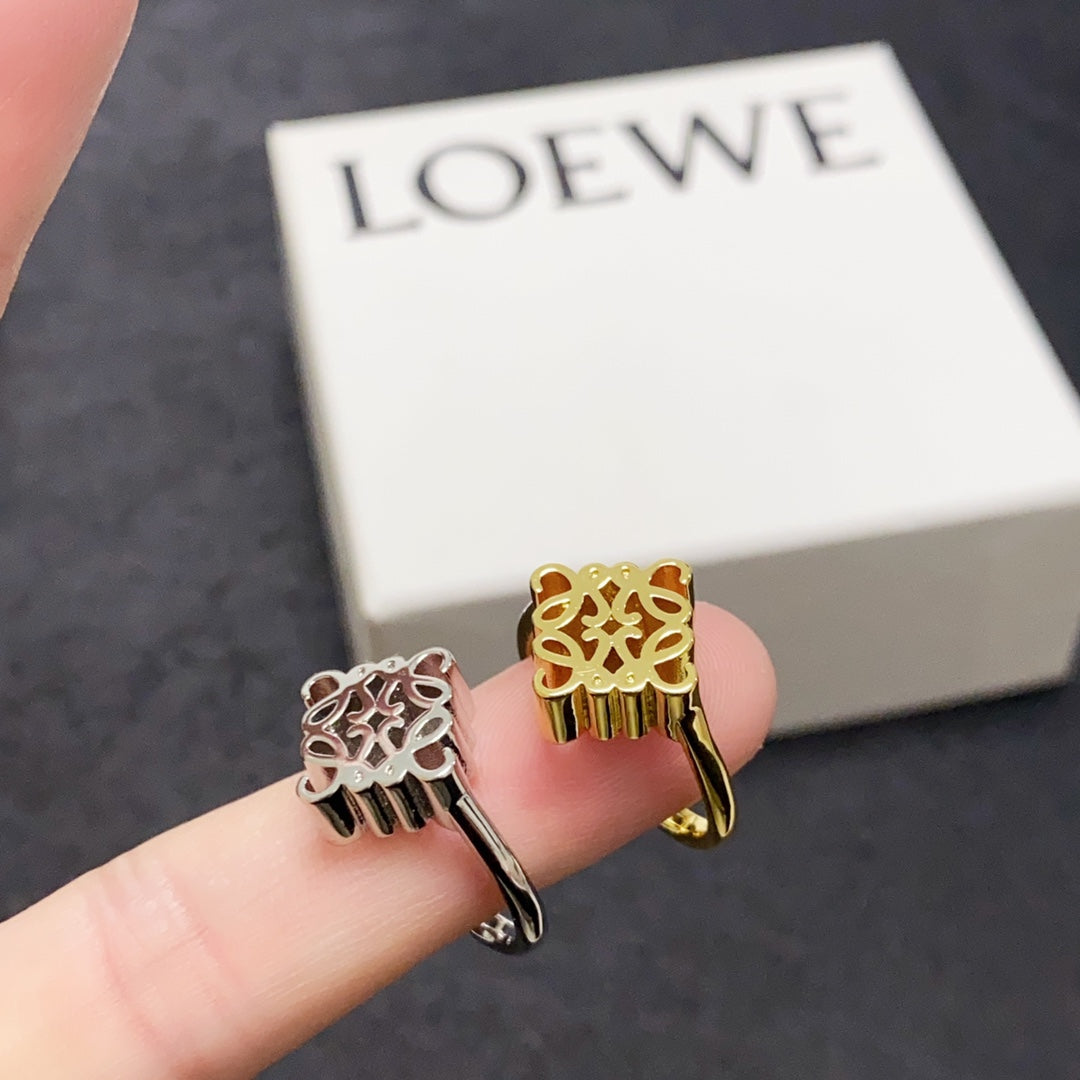LOEWE Anagram Single Anagram 18K Gold Ring product image 5, provided for visual reference and product detail review