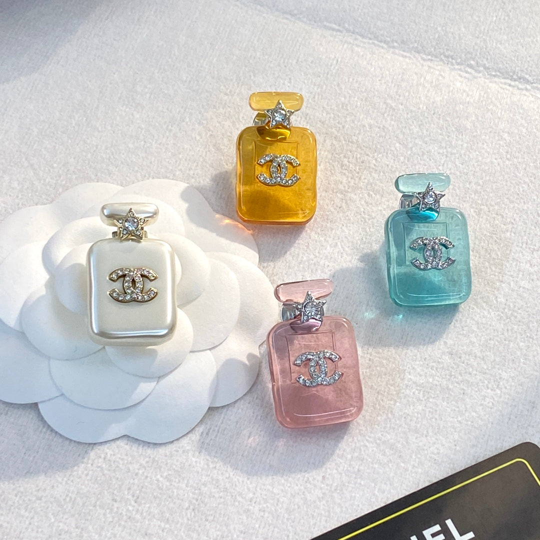 Chanel Perfume Color Bottle 18K Gold Brooch product image 4, provided for visual reference and product detail review