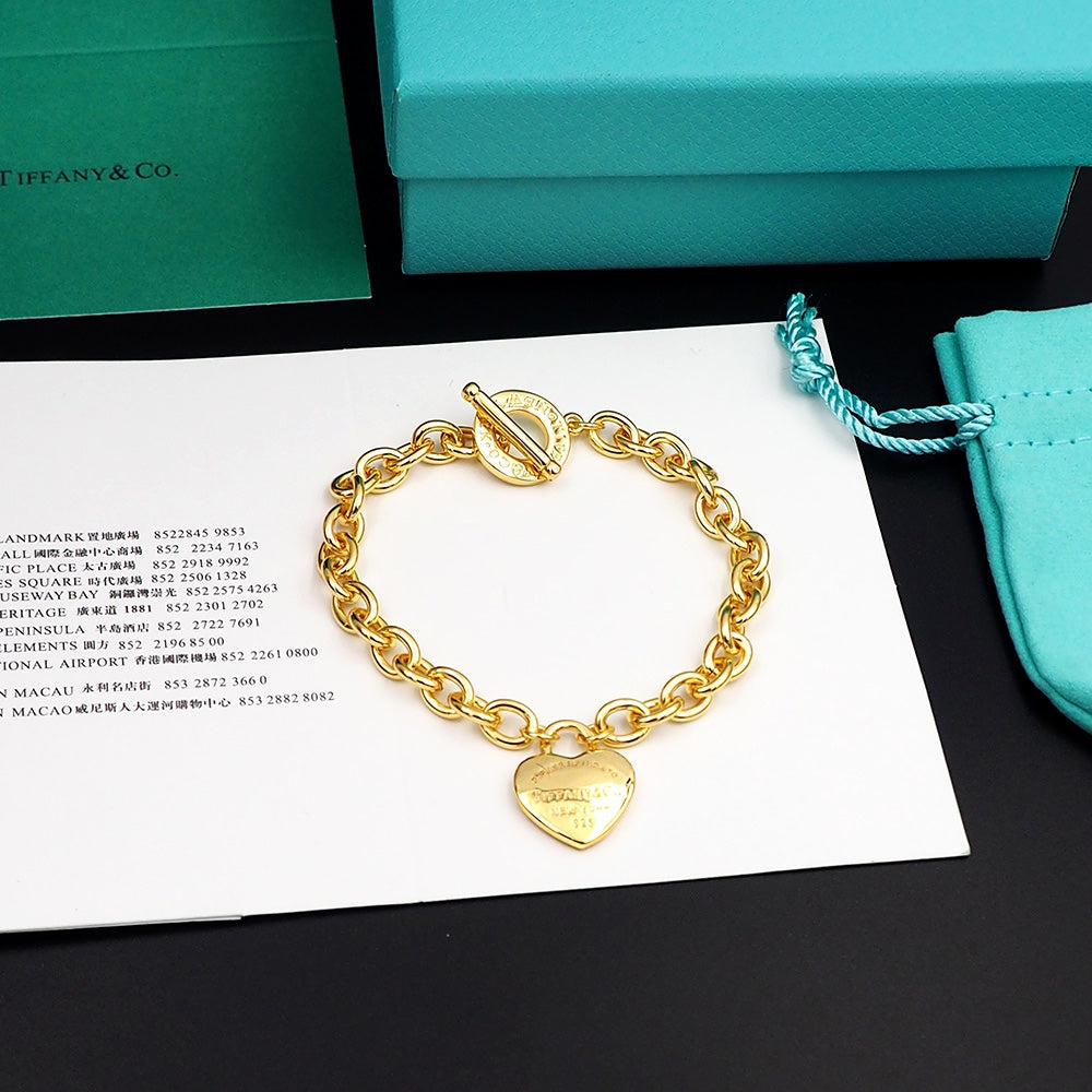 Tiffany Tag Chain 18K Gold Bracelet product image 10, provided for visual reference and product detail review