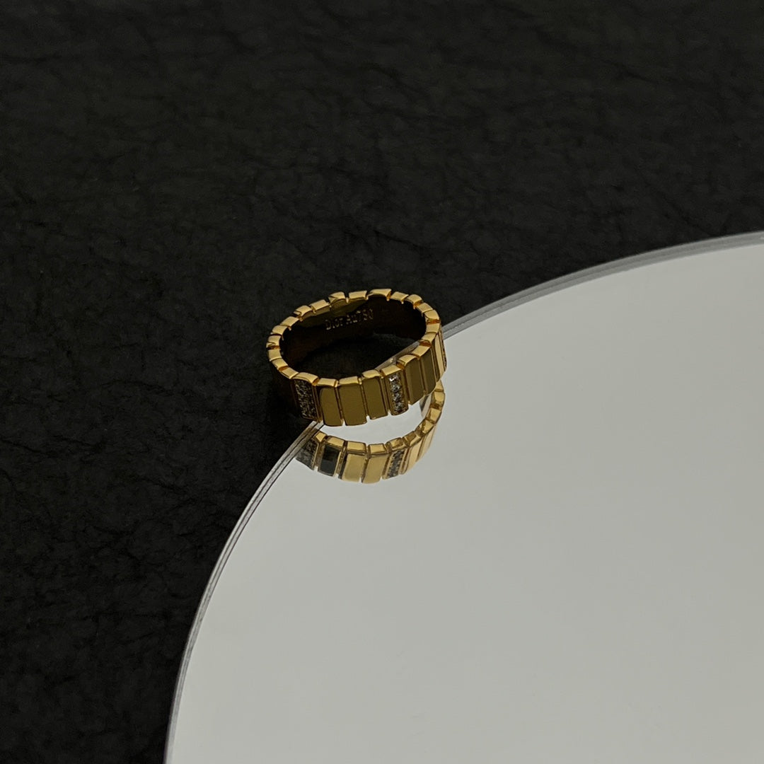 Dior Gem Diamond 18K Gold Ring product image 16, provided for visual reference and product detail review