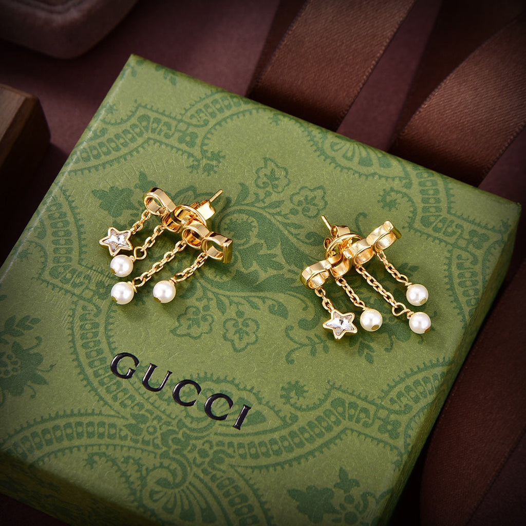 Gucci Double Script Pearl 18K Gold Earrings product image 7, provided for visual reference and product detail review
