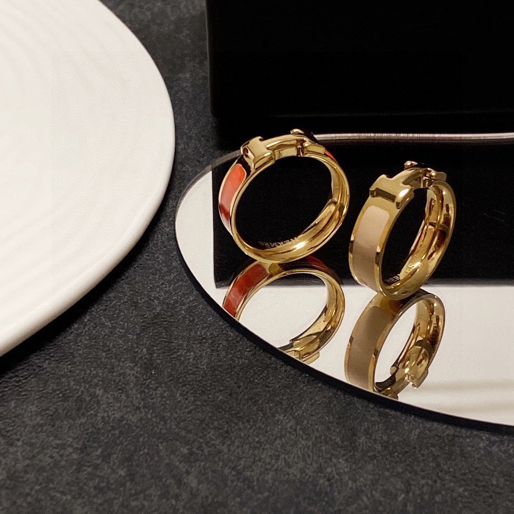 Hermes Vintage Clic 18K Gold Ring product image 15, provided for visual reference and product detail review