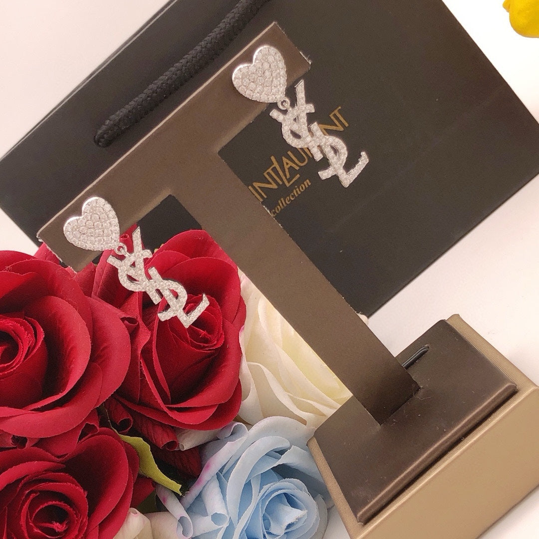 YSL Heart Diamonds 18K Gold Earrings product image 8, provided for visual reference and product detail review