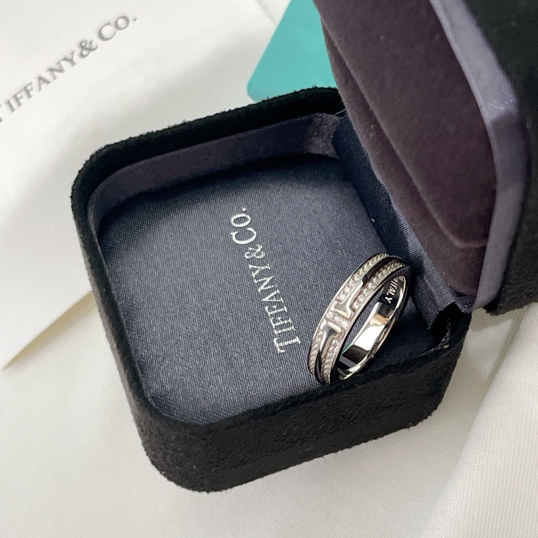 Tiffany Narrow Pave Diamond 18K Gold Ring product image 4, provided for visual reference and product detail review
