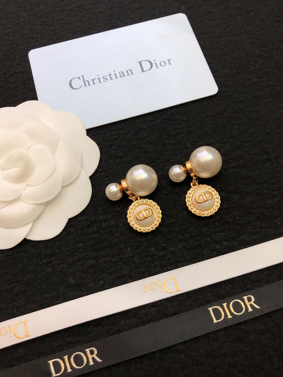 Dior Pearls 18K Gold Earrings product image 8, provided for visual reference and product detail review
