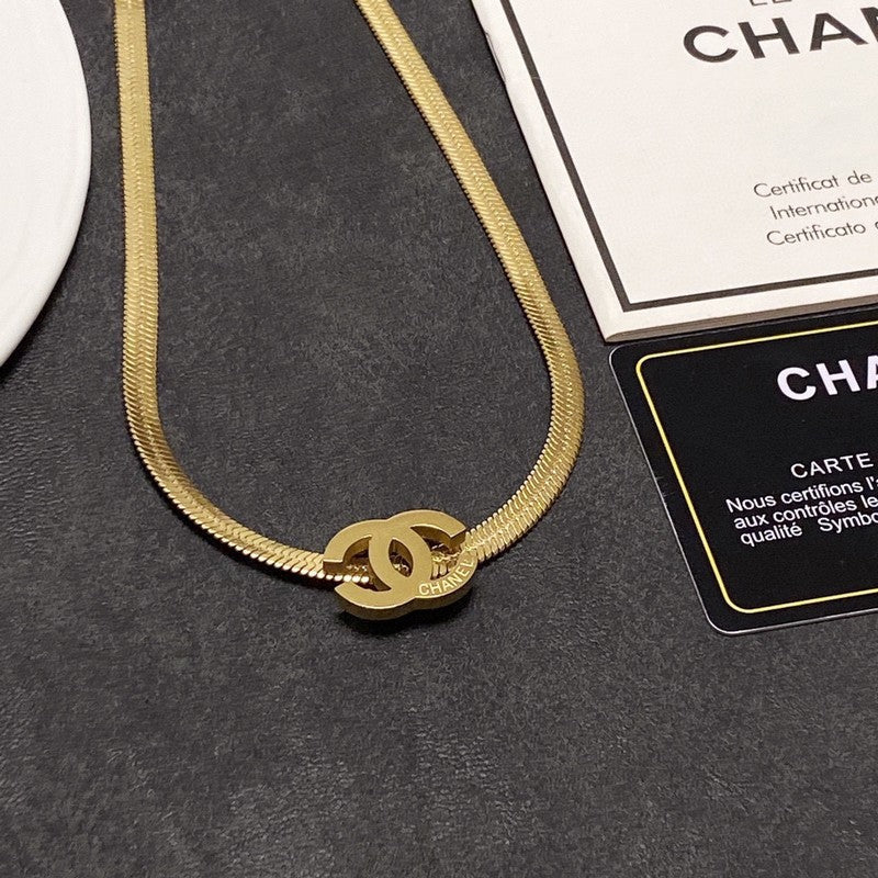 Chanel Gold Choker 18K Gold Necklace product image 9, provided for visual reference and product detail review
