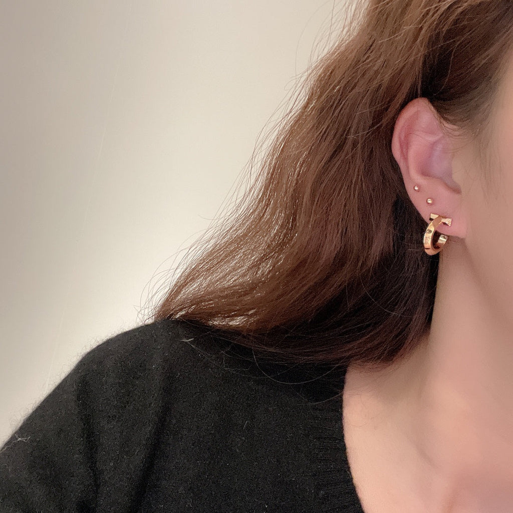 Tiffany Hoop 18K Gold Earrings product image 8, provided for visual reference and product detail review