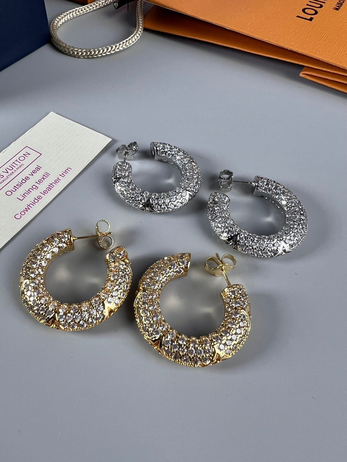 Louis Vuitton Circle Diamonds 18K Gold Earrings product image 3, provided for visual reference and product detail review