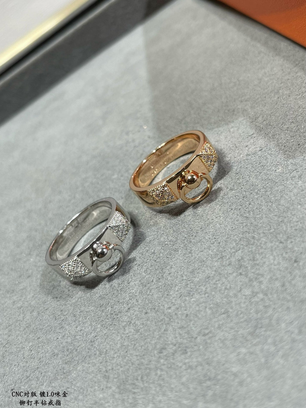 Hermes Collier De Chien Lock Diamonds 18K Gold Ring product image 4, provided for visual reference and product detail review