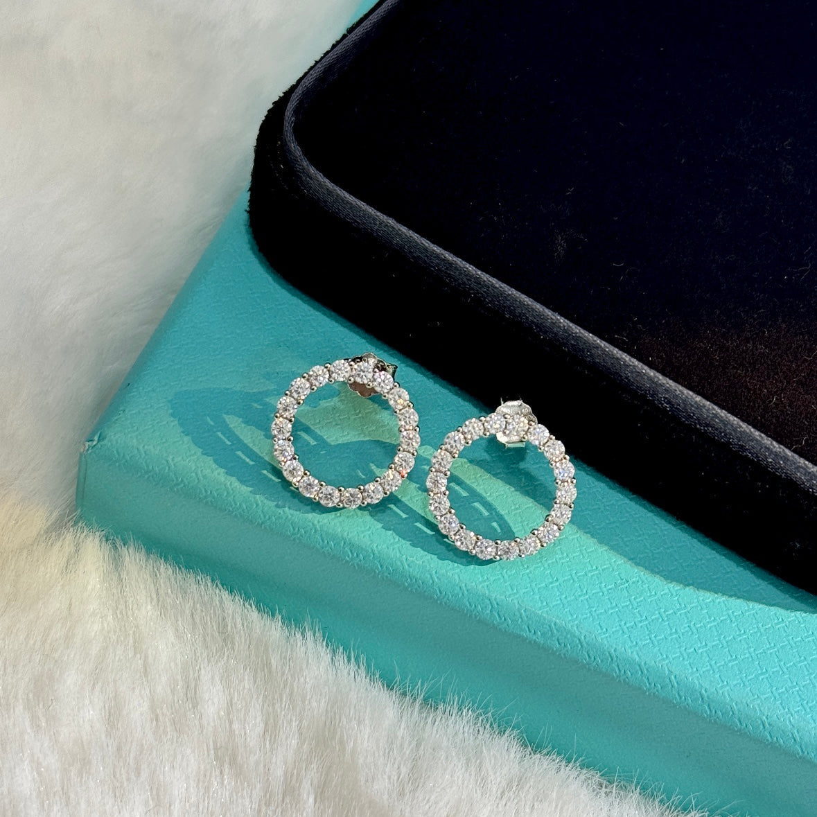 Tiffany Circle Diamonds 18K Gold Earrings product image 8, provided for visual reference and product detail review