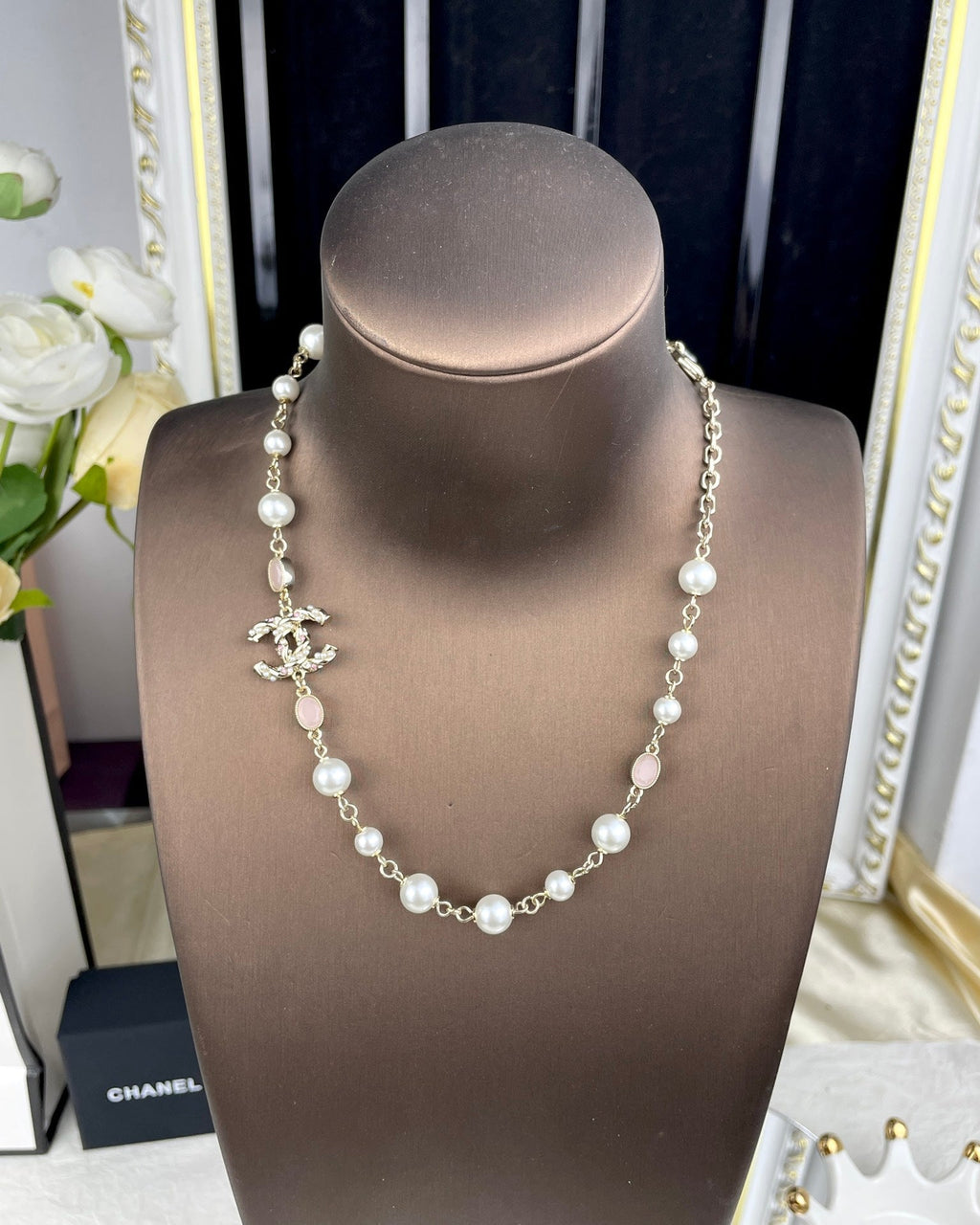 Chanel Pearls 18K Gold Necklace product image 8, provided for visual reference and product detail review
