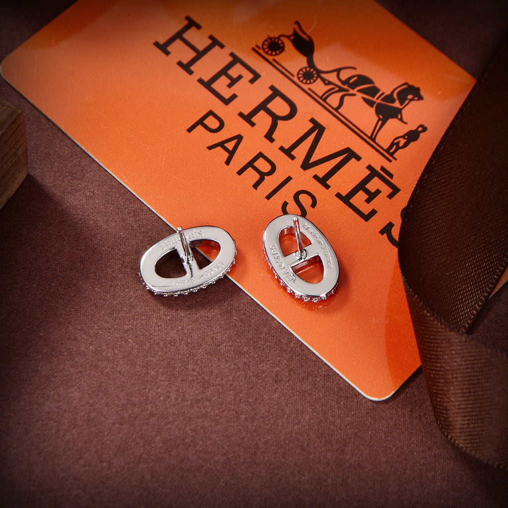 Hermes Farandole Diamond 18K Gold Earrings product image 7, provided for visual reference and product detail review