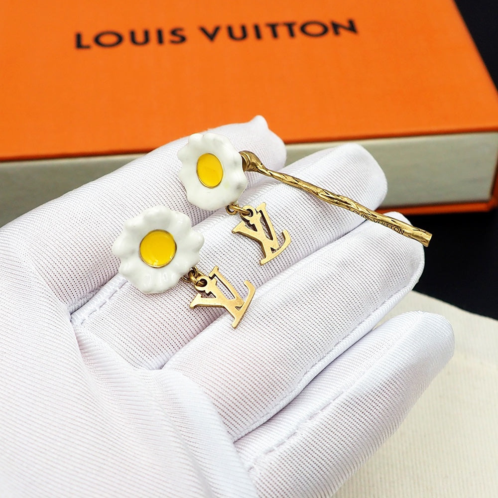 Louis Vuitton Gardening 18K Gold Earrings product image 7, provided for visual reference and product detail review