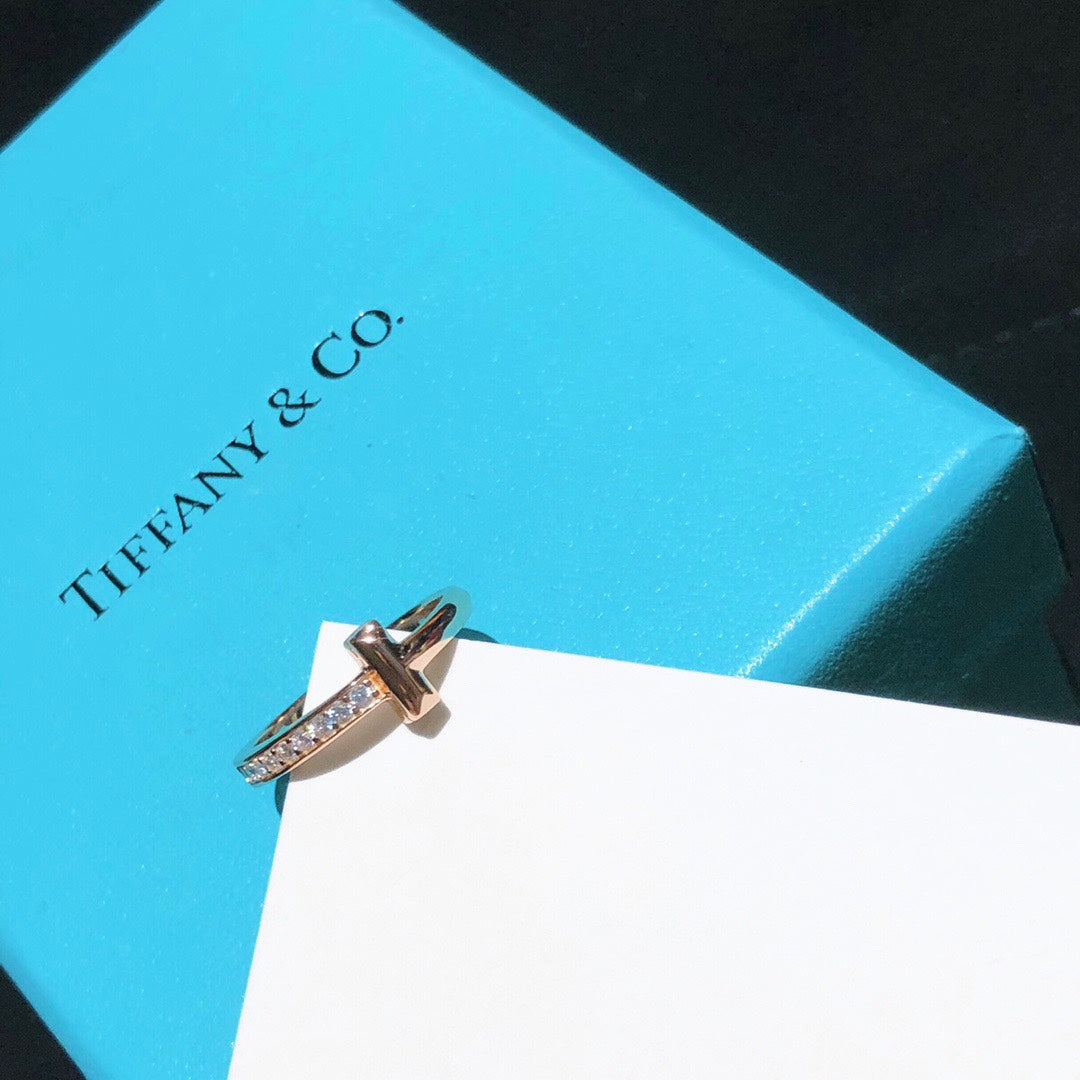 Tiffany T1 Diamond 18K Gold Ring product image 9, provided for visual reference and product detail review
