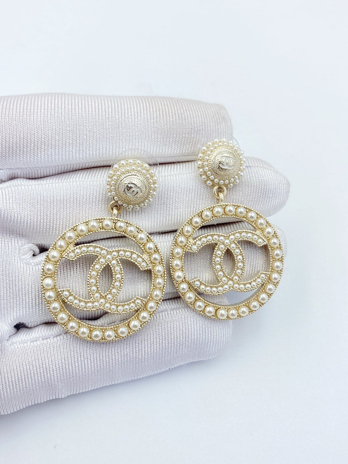 Chanel Pearl 18K Gold Earrings product image 8, provided for visual reference and product detail review