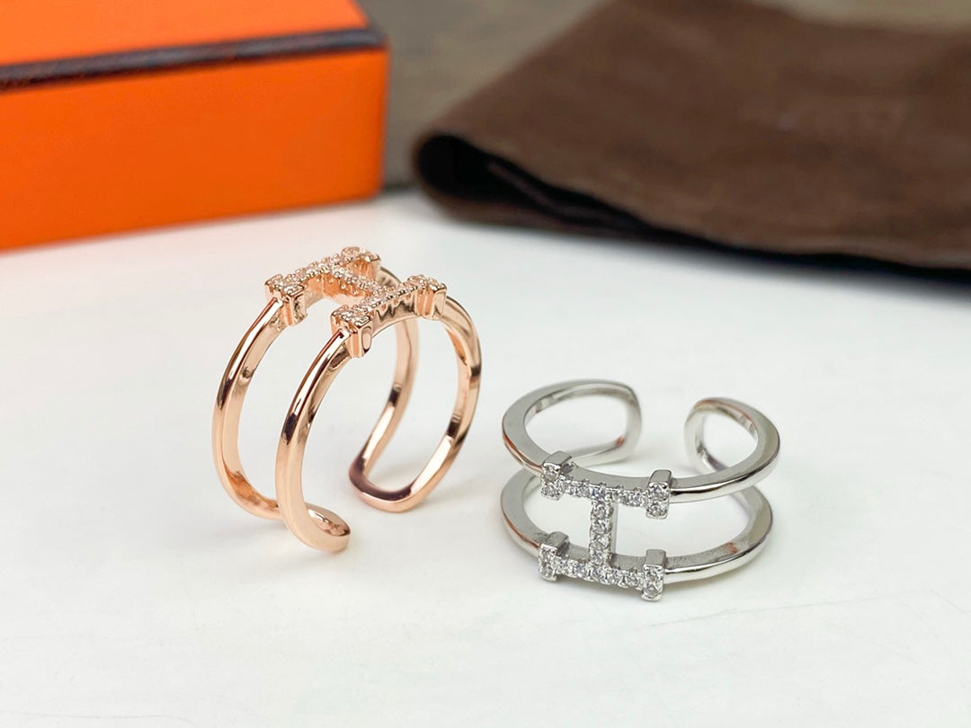 Hermes Ever Chaine D'ancre 18K Gold Ring product image 8, provided for visual reference and product detail review