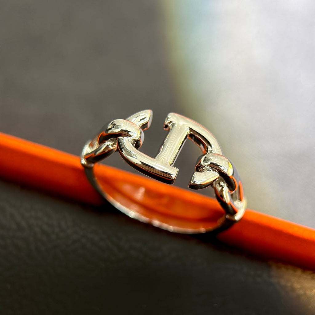 Hermes Farandole 18K Gold Ring product image 8, provided for visual reference and product detail review