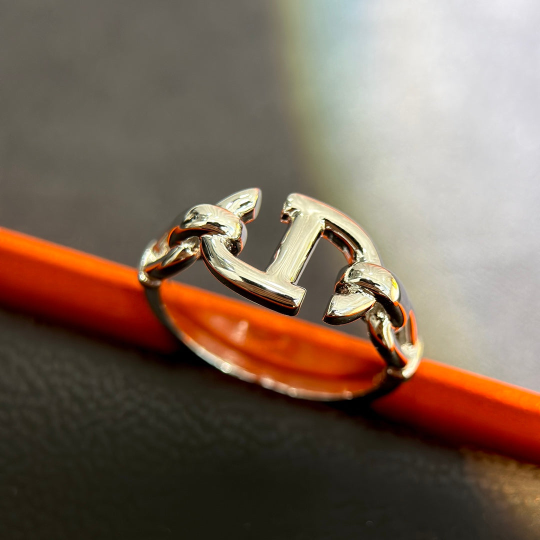 Hermes Farandole 18K Gold Ring product image 8, provided for visual reference and product detail review