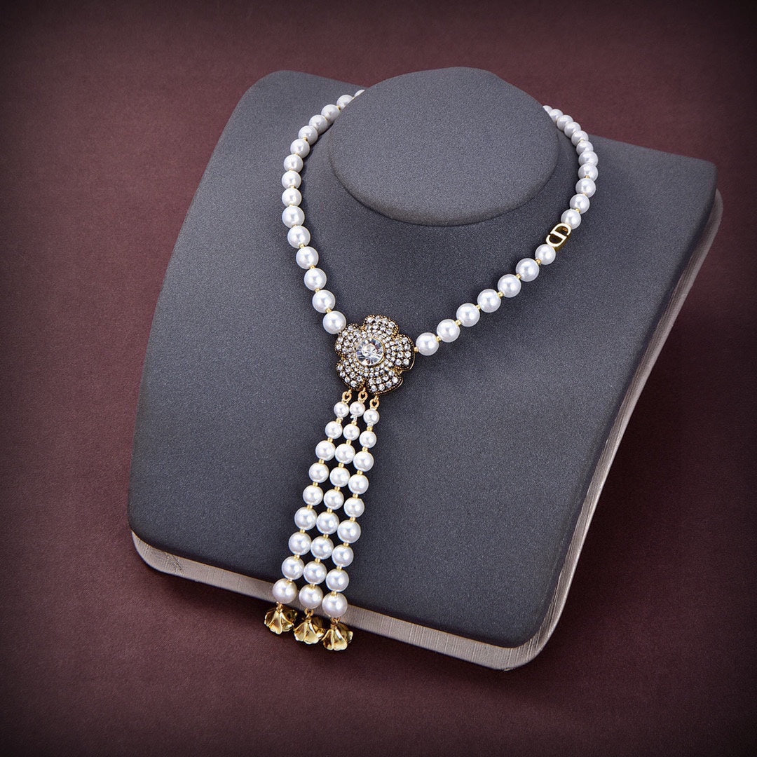 Dior Jardin Enchante 18K Gold Necklace product image 2, provided for visual reference and product detail review