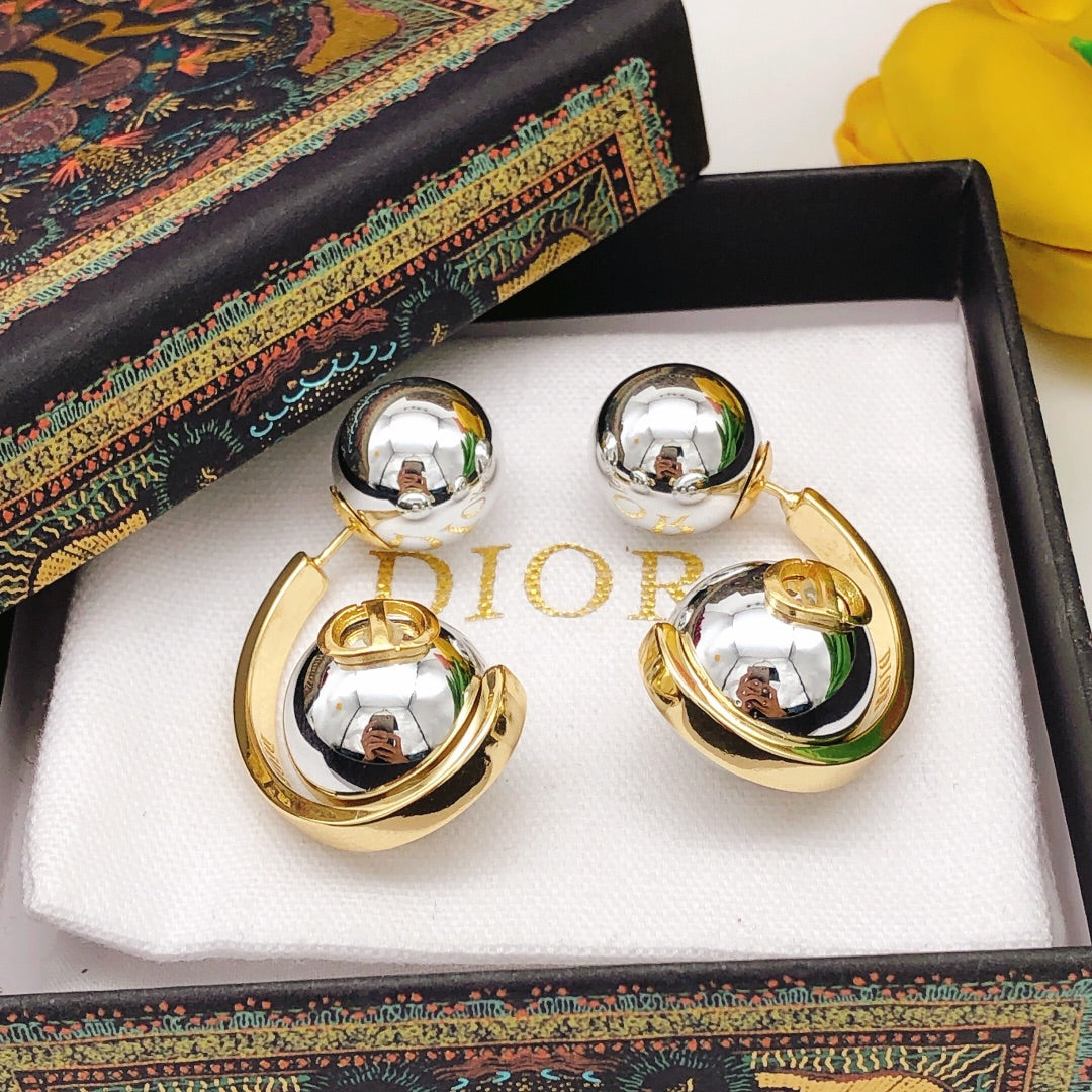 Dior Tribales 18K Gold Earrings product image 9, provided for visual reference and product detail review