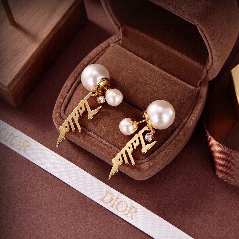 Dior Tribales Vintage 18K Gold Earrings product image 10, provided for visual reference and product detail review